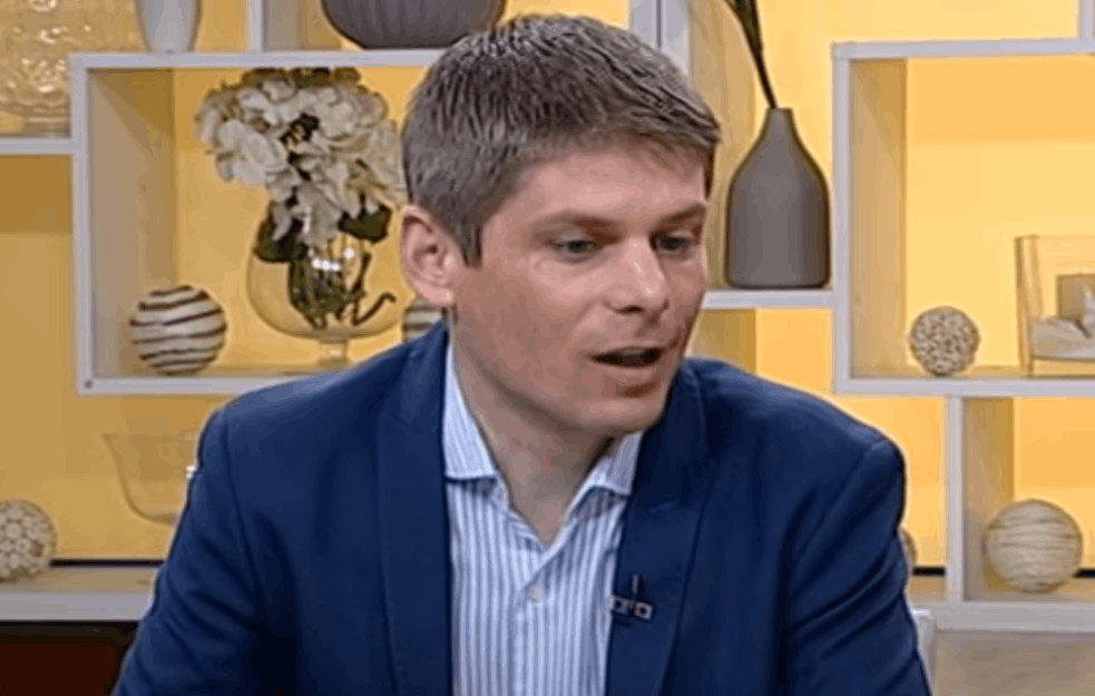 OVAKO <span style='color:red;'><b>ARNO GUJON</b></span> RECITUJE SRPSKU PESMU: Francuski humanitarac još jednom pokazao koliko VOLI SRBIJU! (VIDEO)